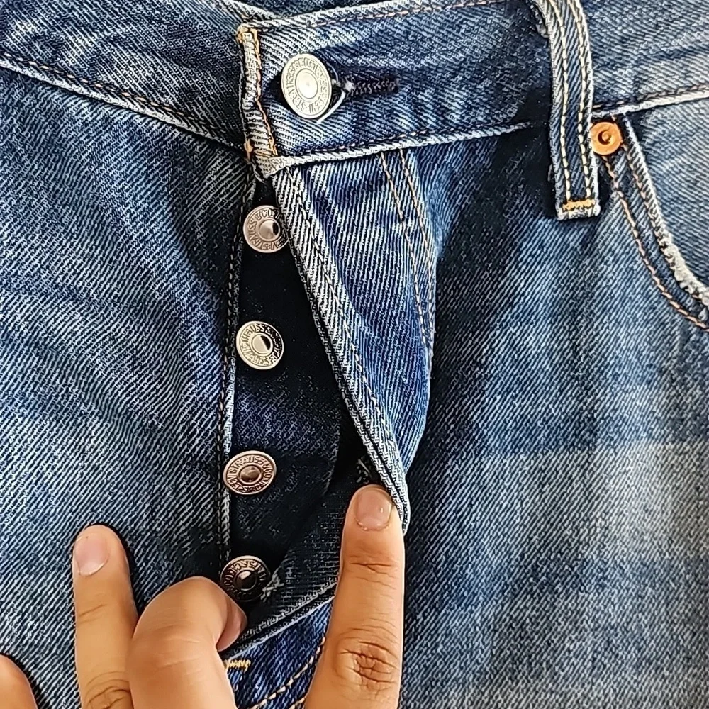 Levi's 501's Denim Shorts Size 32 - Picture 2 of 5